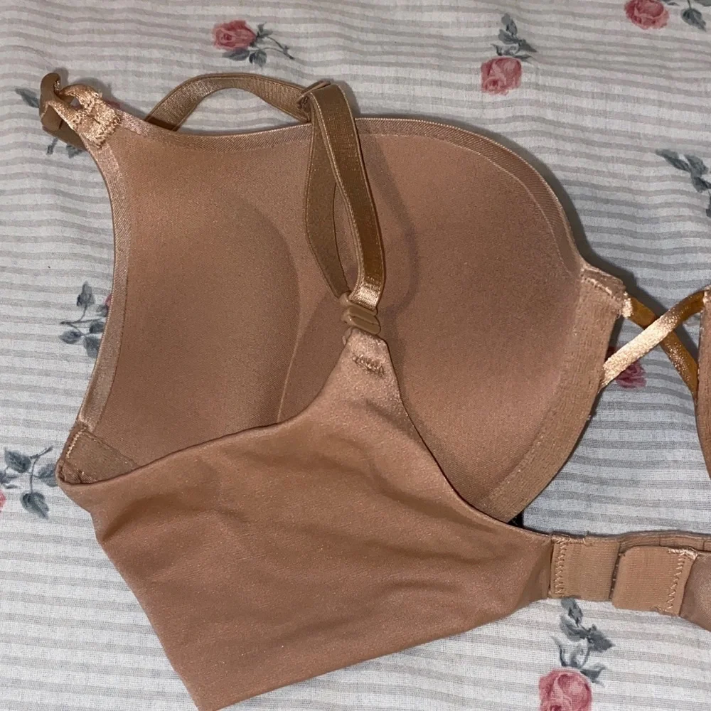 Victoria's Secret Bombshell 32 C - Nude Brown - Picture 7 of 7